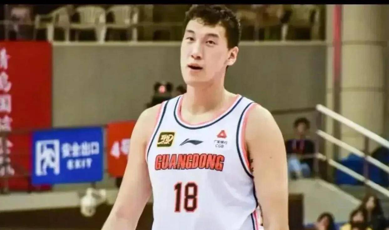 足球罚牌数
_正式官宣足球罚牌数
,广东男篮VS上海G3开球时间敲定CCTV5直播杜峰变阵争胜