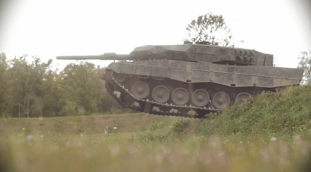 波兰乙组联赛
_俄军拆解北约豹2A6坦克性能有重大发现波兰乙组联赛
，中国99A：我在忙活什么？