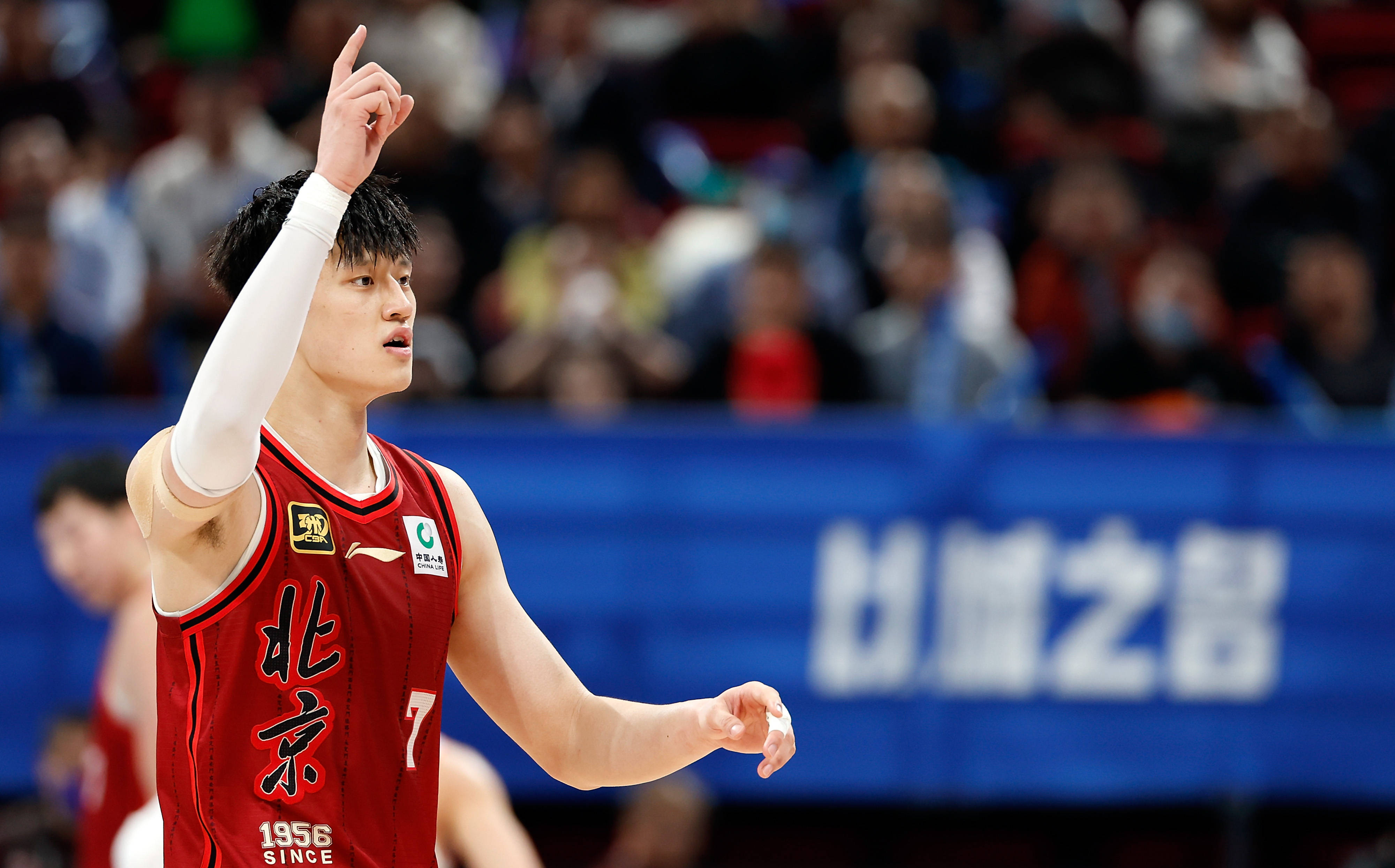 如何申请到皇冠信用_这回有戏如何申请到皇冠信用？鹈鹕队球探:有NBA球队对曾凡博感兴趣