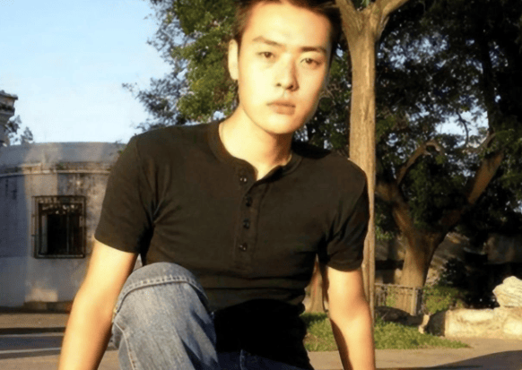 皇冠信用网平台出租_“魏和尚”张桐的消失皇冠信用网平台出租,应该是整个影视圈的悲哀与损失!