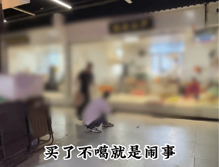 皇冠信用网正版_男子买鱼拒杀遭暴力殴打皇冠信用网正版,摊主叫嚣“不杀是闹事”“打死你”,警方回应