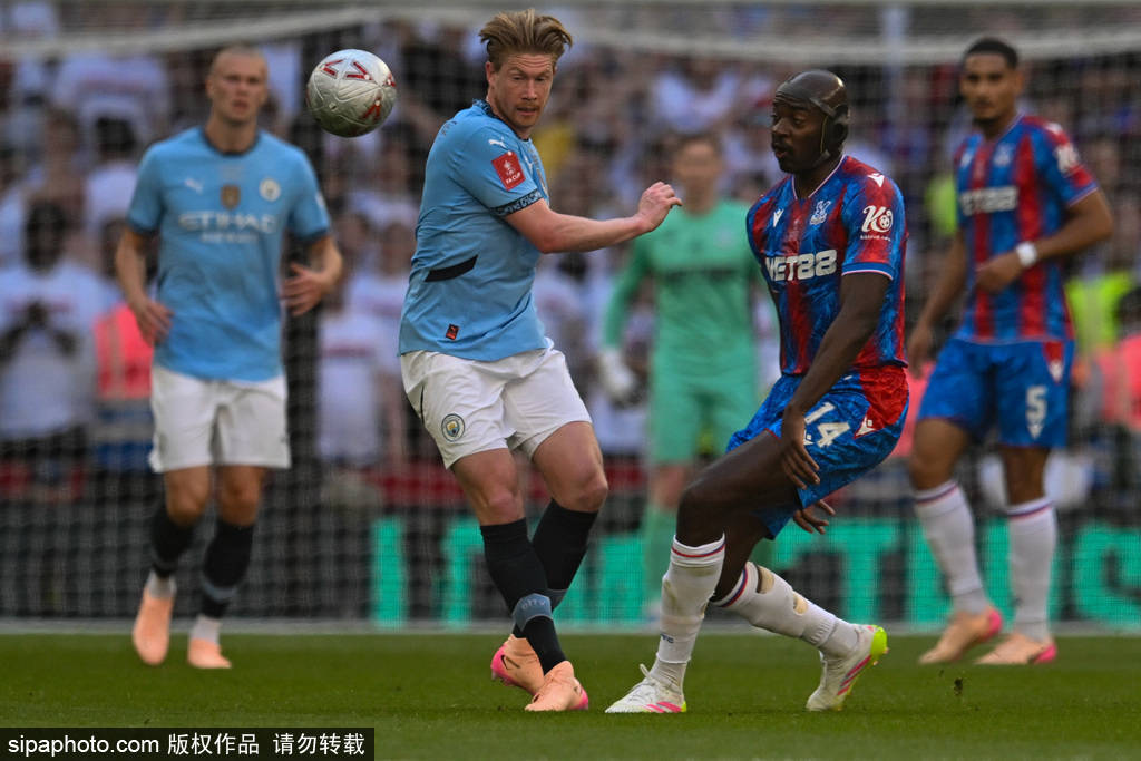 世界杯皇冠平台_瓜帅掀桌！“再塞人我就走！”曼城阵容危机世界杯皇冠平台，丁丁今夏必走？英超要变天！