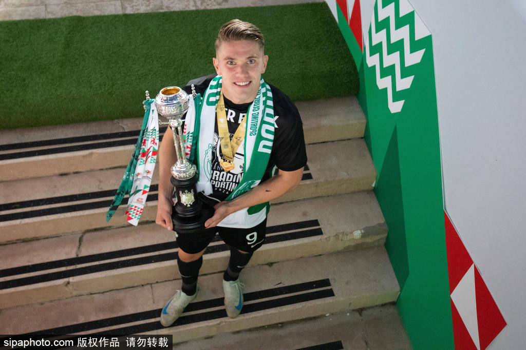 皇冠足球平台代理_煮熟的鸭子飞了？约克雷斯怒斥葡体出尔反尔皇冠足球平台代理，曼联8000万欧引援再遇“拦路虎”！