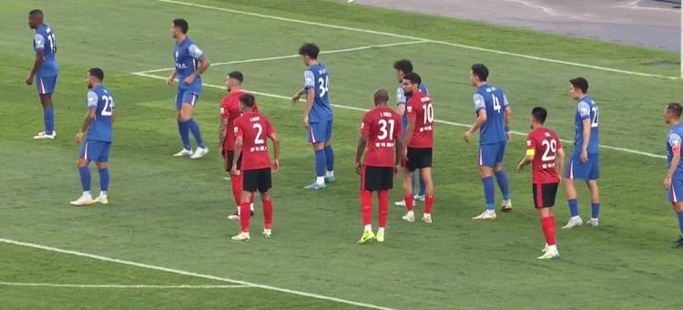 NBL1篮球联赛_半场-申花暂2-0亚泰 朱辰杰破门特谢拉建功路易斯助攻亚泰0射正