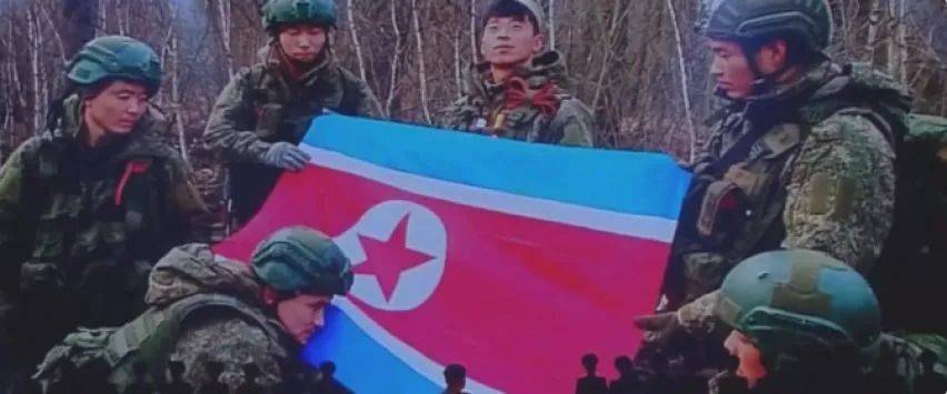 皇冠代理网址_画面曝光!大批朝军在俄牺牲皇冠代理网址,朝鲜领导人亲手为他们盖上国旗