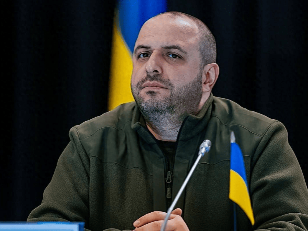 hga030注册_乌克兰彻底没救了！士兵前线艰苦作战hga030注册，国防部长却贪污军费让妻儿在美国享受奢华生活