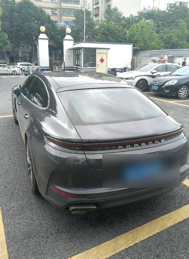 皇冠代理注册_离奇皇冠代理注册！昆明一辆140万的保时捷在停车场凭空消失