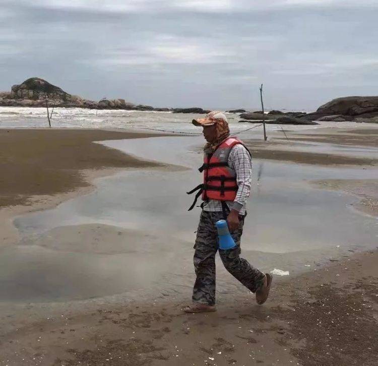 皇冠登1登2登3代理
_5岁女孩落海皇冠登1登2登3代理
，55岁的他跳了下去！