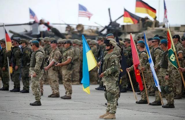 韩火鹰vs叁星狮_3500公里失守！趁普京不在韩火鹰vs叁星狮，特朗普做担保，数万欧洲联军将入乌