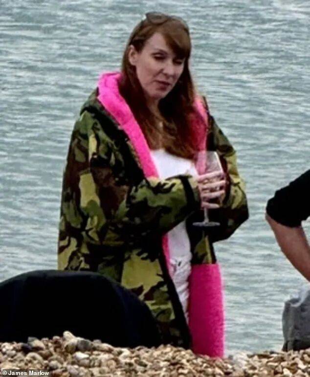 皇冠會員申請_金正恩女儿首登国际舞台皇冠會員申請，引爆接班传闻！英国首相被架空，工党内斗成全武行…