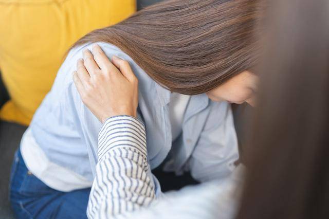 塞舌尔vs加蓬_老人猥亵女性因高龄患绝症未被拘留 媒体发声“何以被免罚”