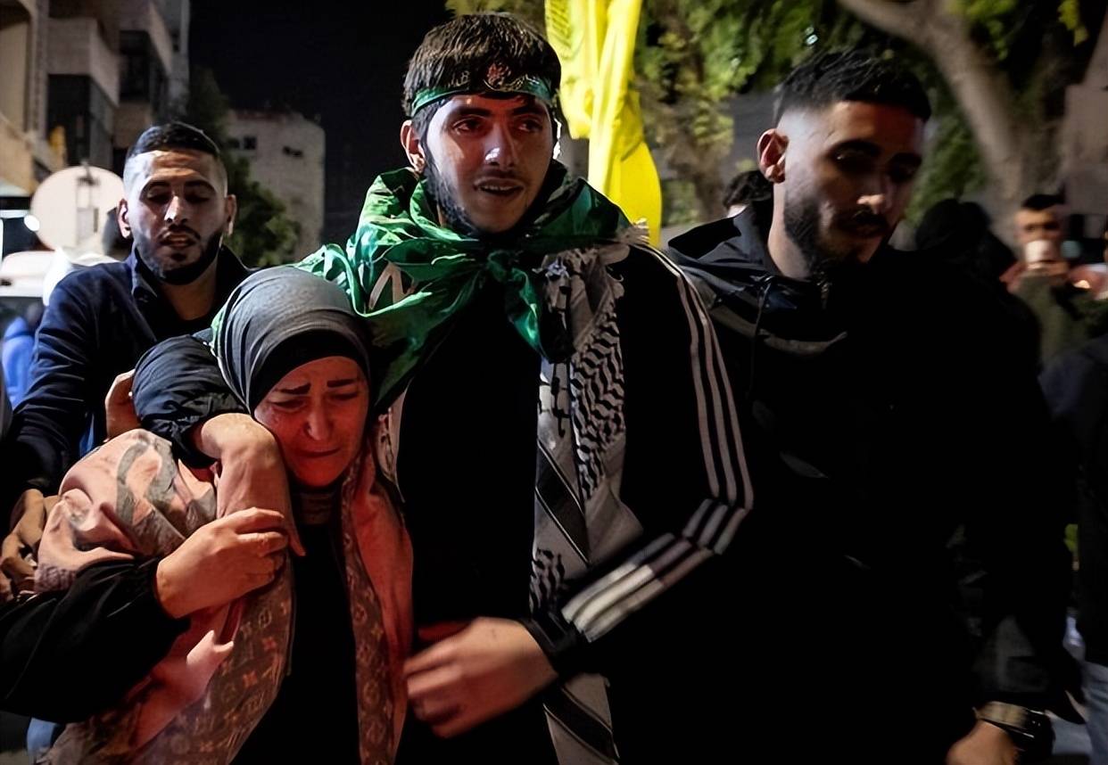 皇冠登一登二登三区别_哈马斯最后一刻签字投降皇冠登一登二登三区别，加沙民众涌上街头庆祝，以色列真会信守承诺？