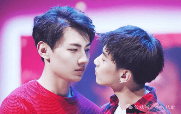 NBA篮球返水
_他俩没分手但被拍到吵架了NBA篮球返水
，吵得很凶......