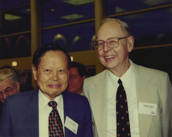 信用网皇冠申请注册
_独家｜友人追忆杨振宁：信用网皇冠申请注册
他没能二度获诺奖是一个遗憾