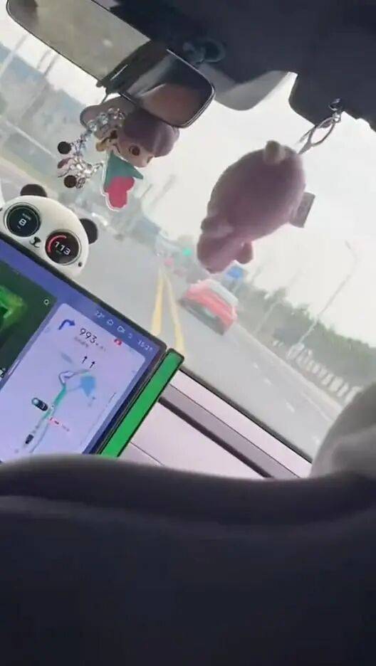 皇冠信用网注册
_小米汽车市区飙至时速120公里皇冠信用网注册
，跨双黄线到对向车道超车……交警回应→