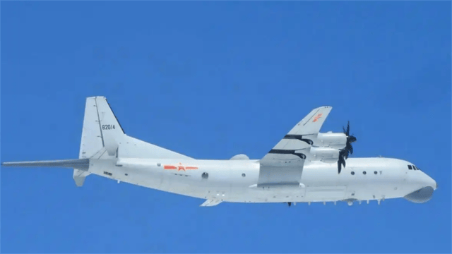 厄瓜多尔足球_东海之上厄瓜多尔足球，“不速之客”挂弹来袭！中国战机逼近百米对峙20分钟