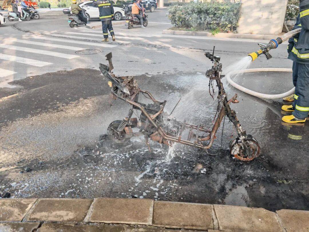 皇冠体育App下载
_集中曝光皇冠体育App下载
!郑州市2025年11月共发生13起电动自行车火灾!