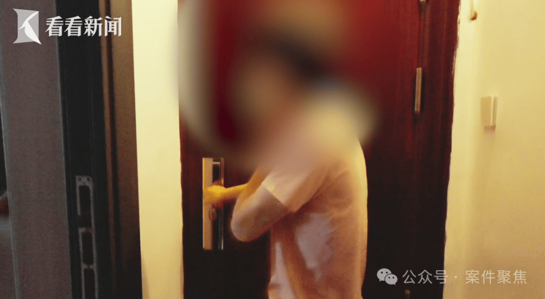 皇冠信用盘注册开通
_“我妈都被你逼得心脏病去世了!”上海邻里纠纷酿悲剧皇冠信用盘注册开通
,仅仅因为几扇门