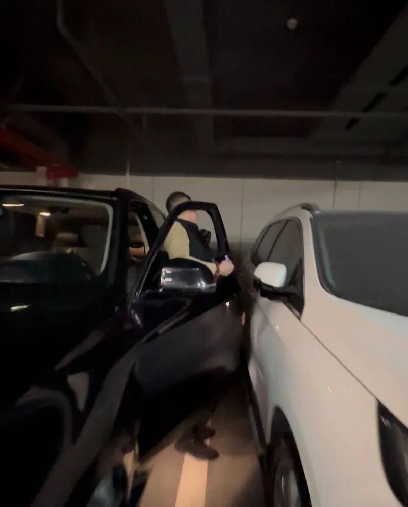 皇冠球盘app_“根本打不开门！”北京一业主买了小区地下车位皇冠球盘app，上下车却遇难题…