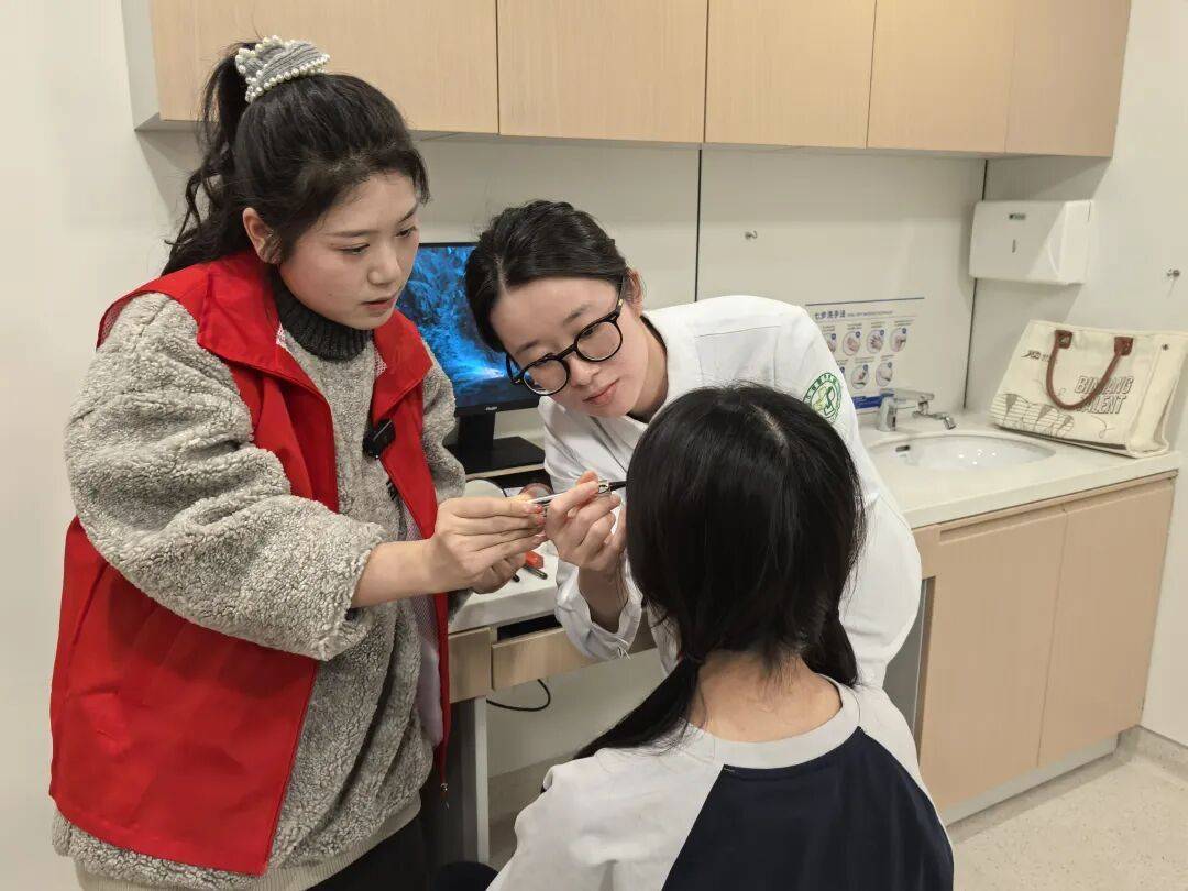 皇冠登3代理申请_杭州小夫妻新婚当天进了病房!这个“婚庆团队”皇冠登3代理申请,服了……