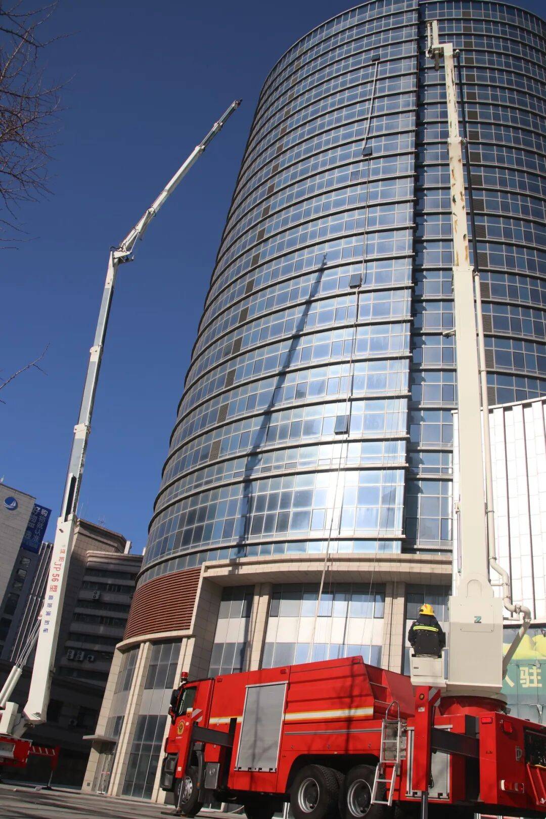 皇冠app_【高层建筑专项整治】大连市金普新区持续开展高层建筑隐患排查整治行动