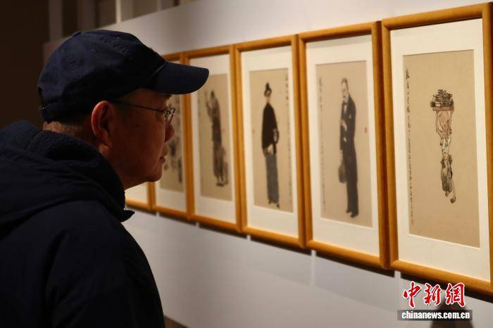 皇冠登3代理出租_中国国画家戴敦邦200余幅连环画原稿亮相杭州