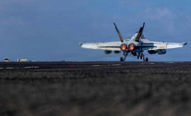 皇冠代理登1租用_不等中俄驰援皇冠代理登1租用,伊斯兰革命卫队动手,6艘快艇围捕美国油轮,美军击落伊朗无人机