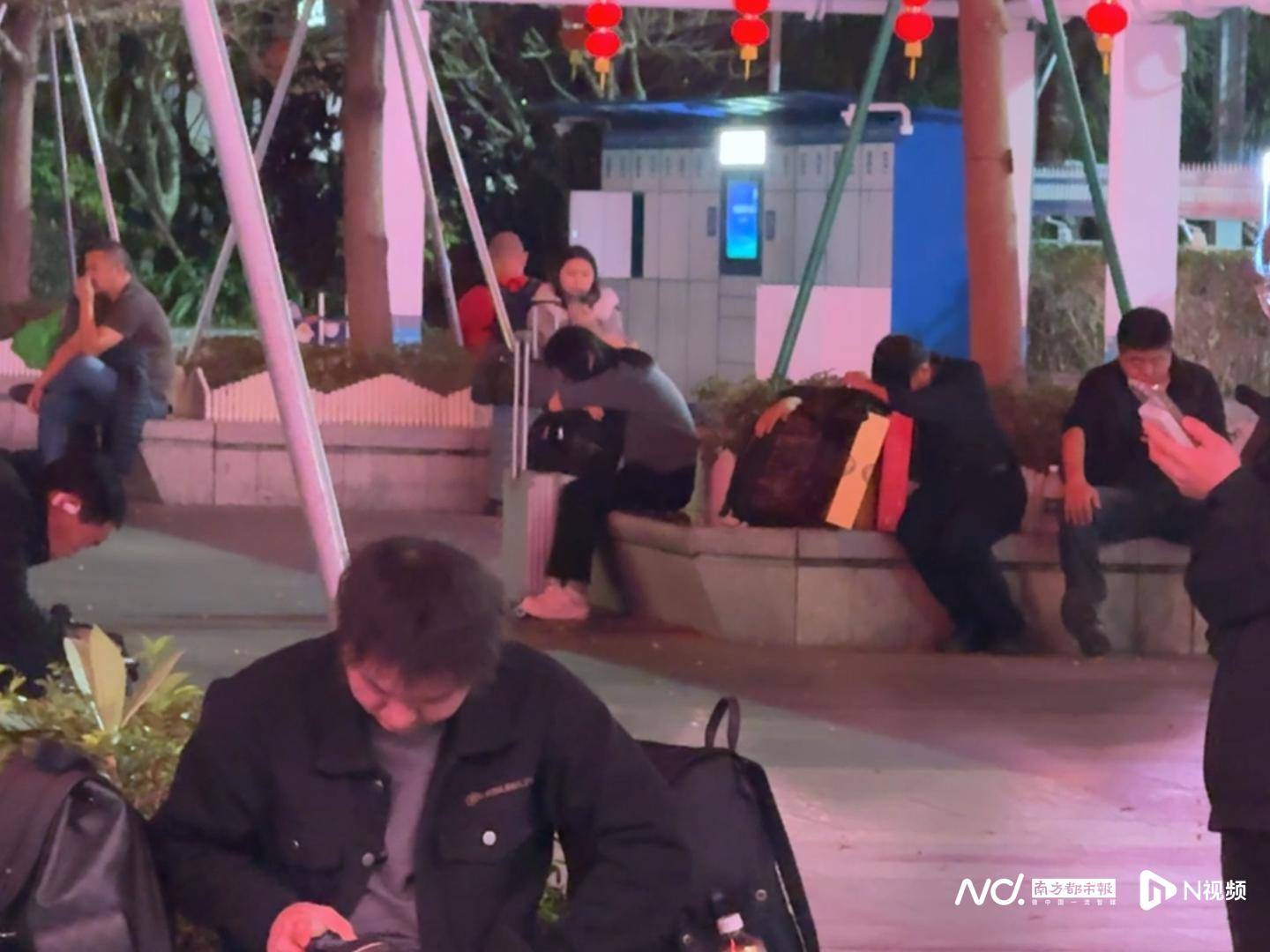 皇冠信用平台出租出售_跑了八小时只赚25块:他把自己从酒里开出来皇冠信用平台出租出售,也把年开回家