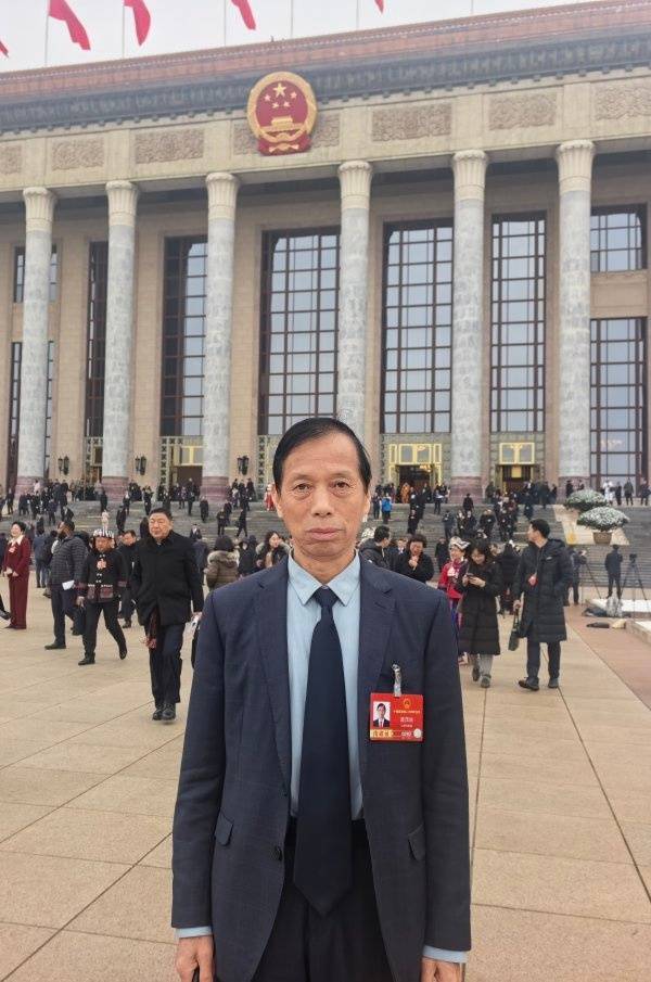 皇冠信用网代理申请 _全国人大代表雷茂端：建议建立青年发展导向型个税制度皇冠信用网代理申请 ，提高35岁以下群体个税起征点