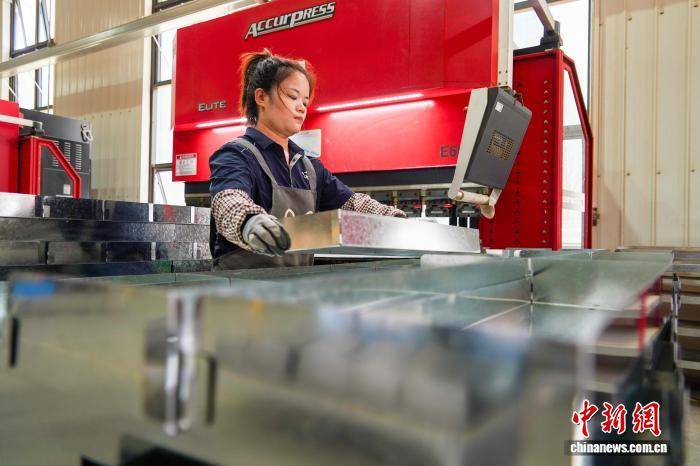 皇冠信用网出租_河南洛阳：“钢制家具之都”外贸订单旺