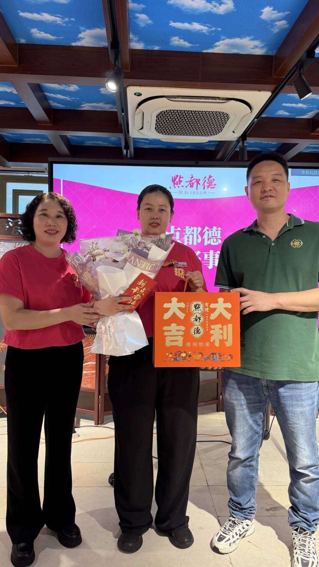 皇冠信用网会员申请_再晚半小时人就没了！男子来杭旅游在商场肚子突然变大皇冠信用网会员申请，饭店女员工三句话，抢回一条命