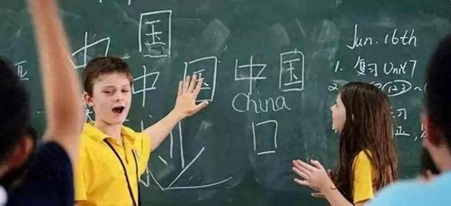怎么弄皇冠信用网_不满全球都在学中文怎么弄皇冠信用网,印度又要抄中国作业?奈何自身条件太差!