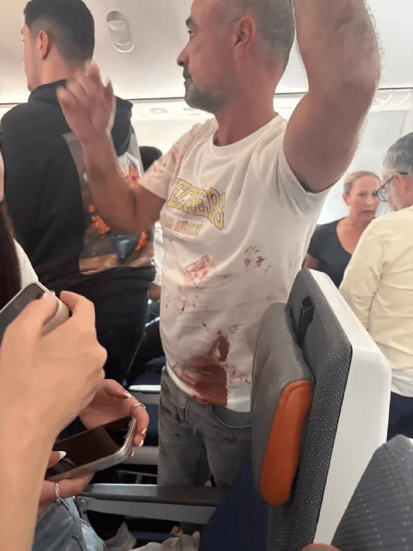 信用盘怎么注册_迪拜航空事故全梳理：机长浑身是血 乘客联手救机